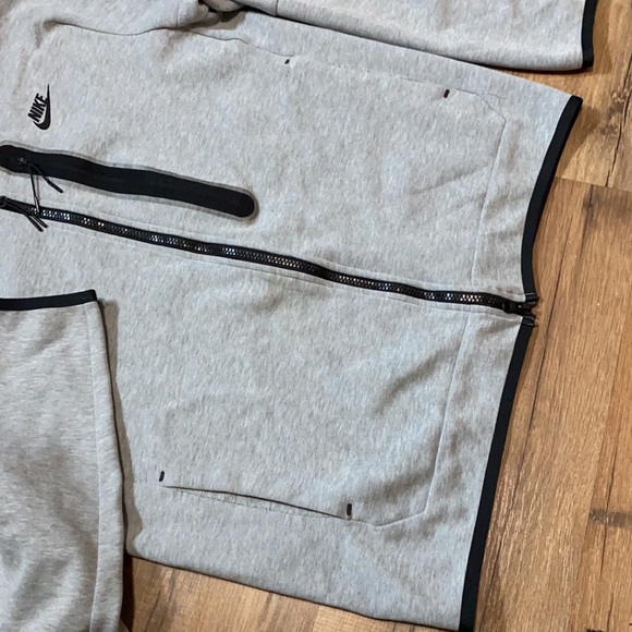 Nike tech fleece zip up sweatshirt - Picture 4 of 5